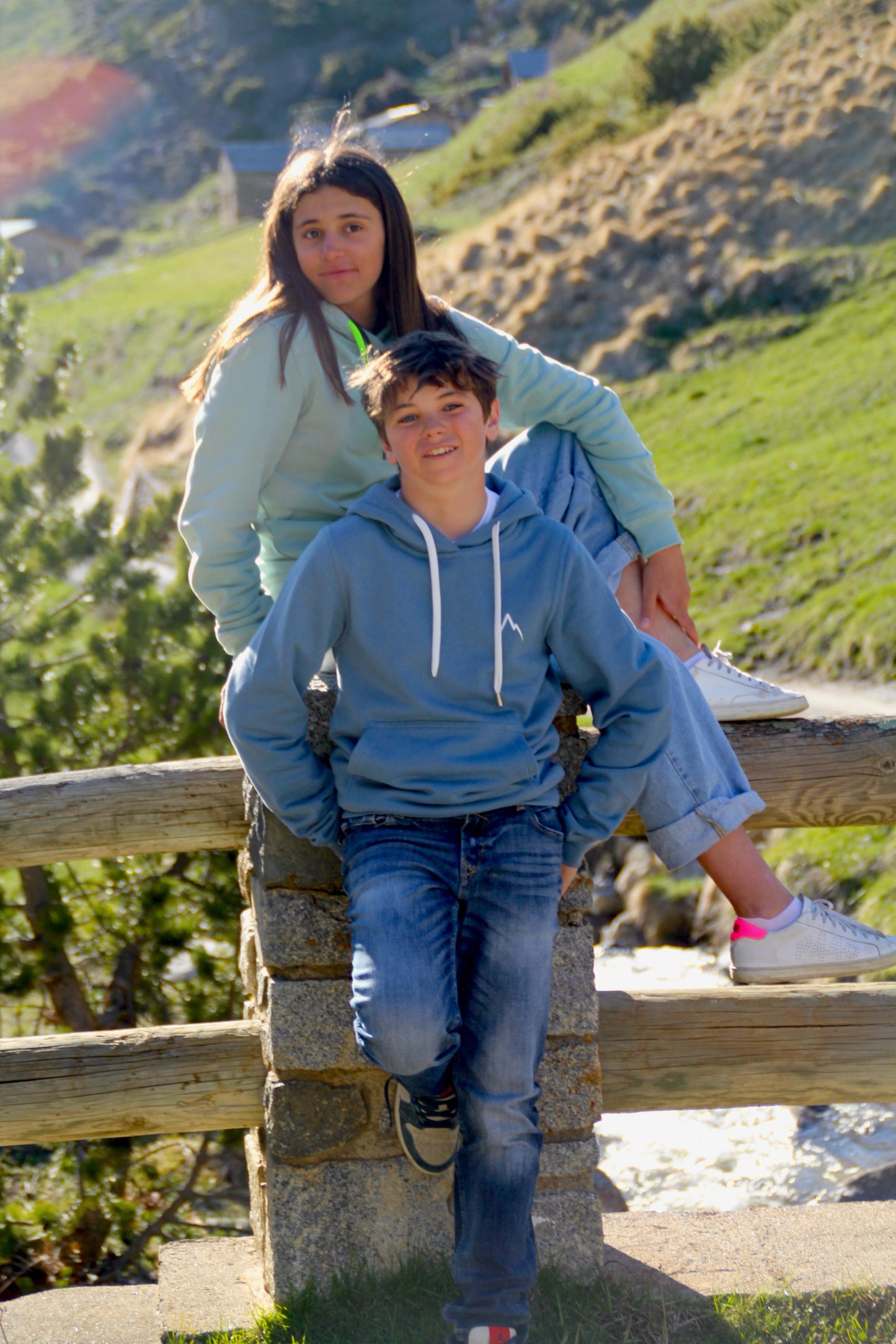 💙 Sudadera Azul & Blanca