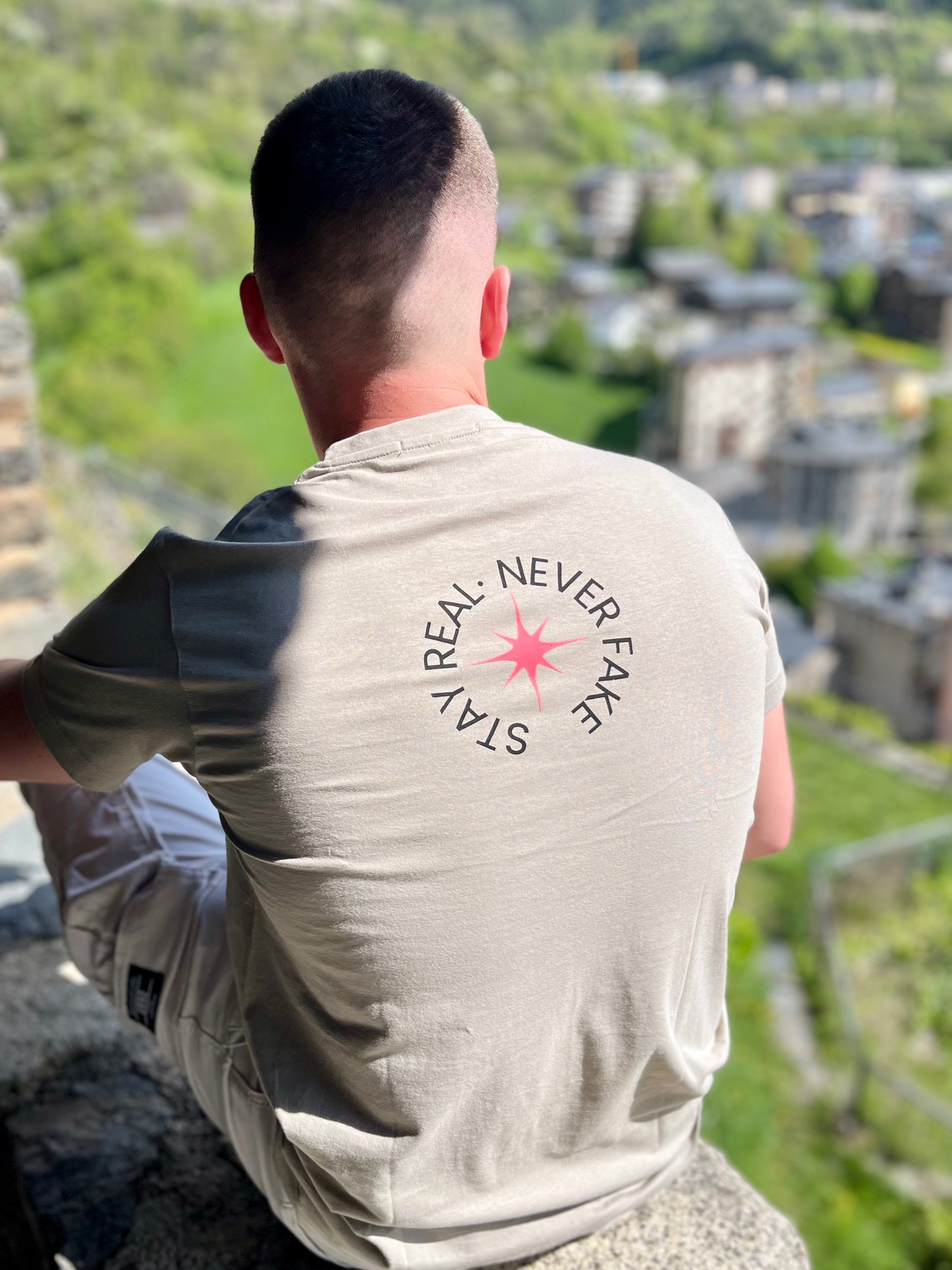 Camiseta Bloop Verde beige y Fucsia 🖤