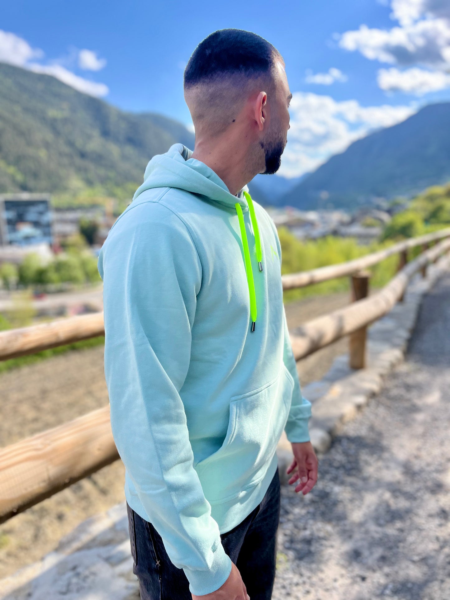 đ Sudadera Verde Pastel & Cordones FlĂșor