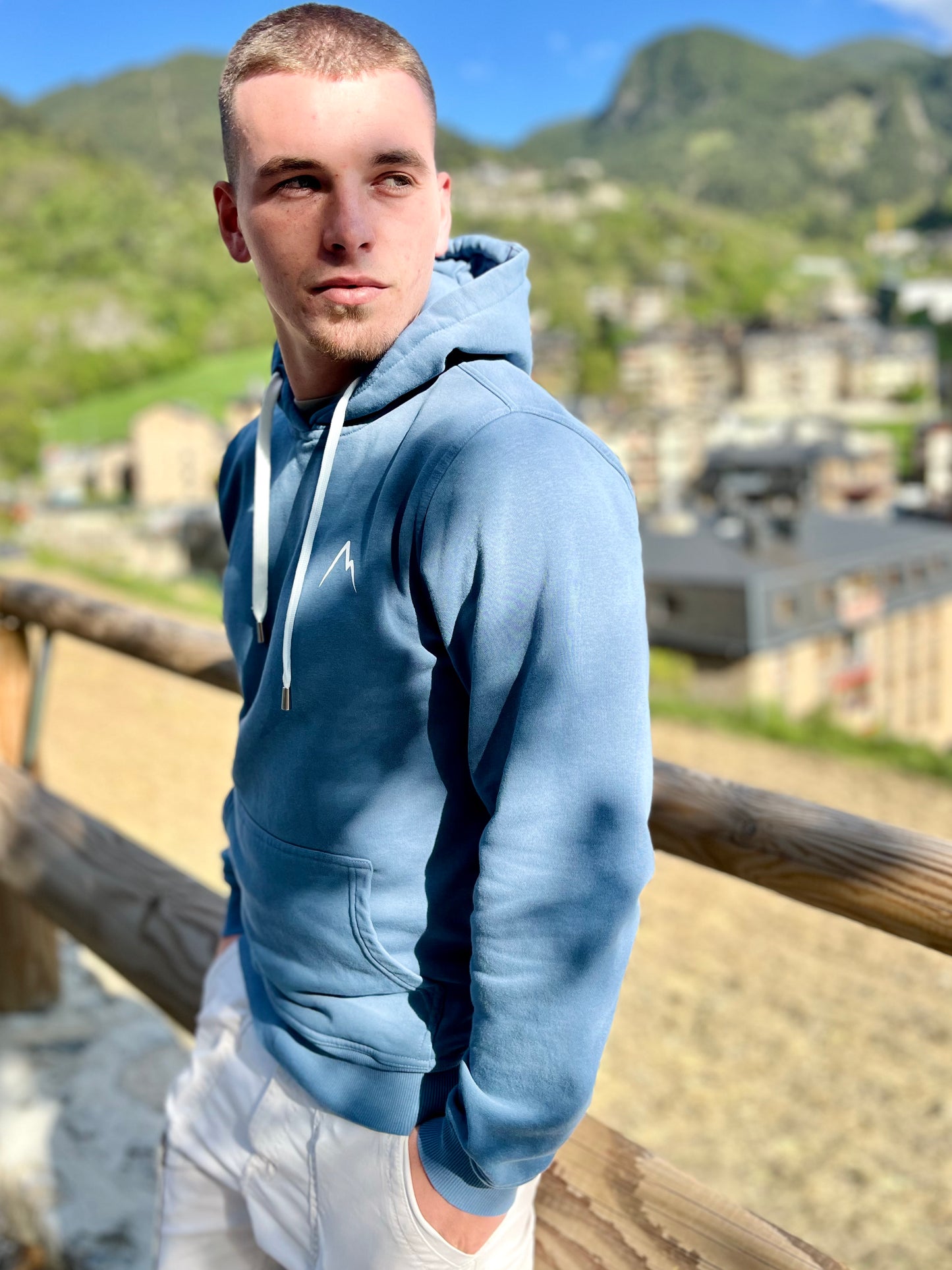 💙 Sudadera Azul & Blanca